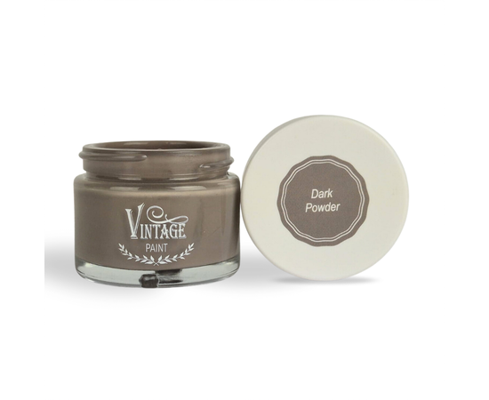 Vintage Paint Kreidefarbe, Dark Powder

50ml Farbdose
perfekt für kleine Objekte oder zum Testen
Trocknungszeit: Staubtrocken in ca. 30 Min, überstreichbar in ca. 1 Stunde
verleiht eine authentische matte und kreidige Oberfläche
die Farbe ist von sehr hoher Qualität, umweltfreundlich und ohne besondere Vorbereitung sofort Einsatzbereit
bietet eine sehr gute Deckkraft
mit Wasser verdünnbar (für verwaschene und lasierende Effekte)
wasserlöslich, enthält 100% natürliche Zutaten, daher auch für Kindermöbel geeignet
kein Abschleifen der Flächen notwendig
beinahe ohne Geruchsemission zu verarbeiten, kann daher gut im Innenbereich verwendet werden
zum besseren Schutz der Oberflächen empfiehlt sich ein passendes Vintage Wax zu verwenden
um die Farbe zu versiegeln wird je nach Bedürfnis Wachs, Primer & Sealer oder Varnish ultra Matt verwendet
im Aussenbereich bitte längere Durchtrocknungszeit beachten, bis zu 5 Tage empfohlen (Achtung - kein Holzschutz)
Inhaltsstoffe: Wasser, Kalk, Bindemittel und Farbpigmente