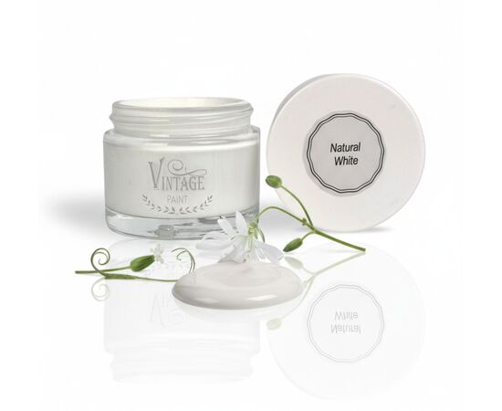 ✨ Kreidefarbe Vintage Paint Kreidefarbe Natural White

✅ Vorteile auf einen Blick
✔️ Authentischer Vintage-Effekt: Matte, kreidige Oberfläche wie bei echten Antiquitäten
✔️ Sofort einsatzbereit: Kein Schleifen oder Grundieren erforderlich
✔️ Multitalent: Haftet auf fast allen Materialien – von Holz über Glas bis Textil
✔️ Individuell anpassbar: Mit Wasser verdünnbar oder mit anderen Vintage Paint Farben mischbar
✔️ Sicher & sauber: Umweltfreundlich, geruchsarm und unbedenklich für Innenräume 
✔️ Wasserbeständig nach Trocknung – für langanhaltende Ergebnisse
✔️ Für kreative Projekte: Ideal für Möbel, Wände, Böden, Fliesen, Keramik, Dekoration u. v. m.
✔️ zugelassen für Kinderspielzeuge